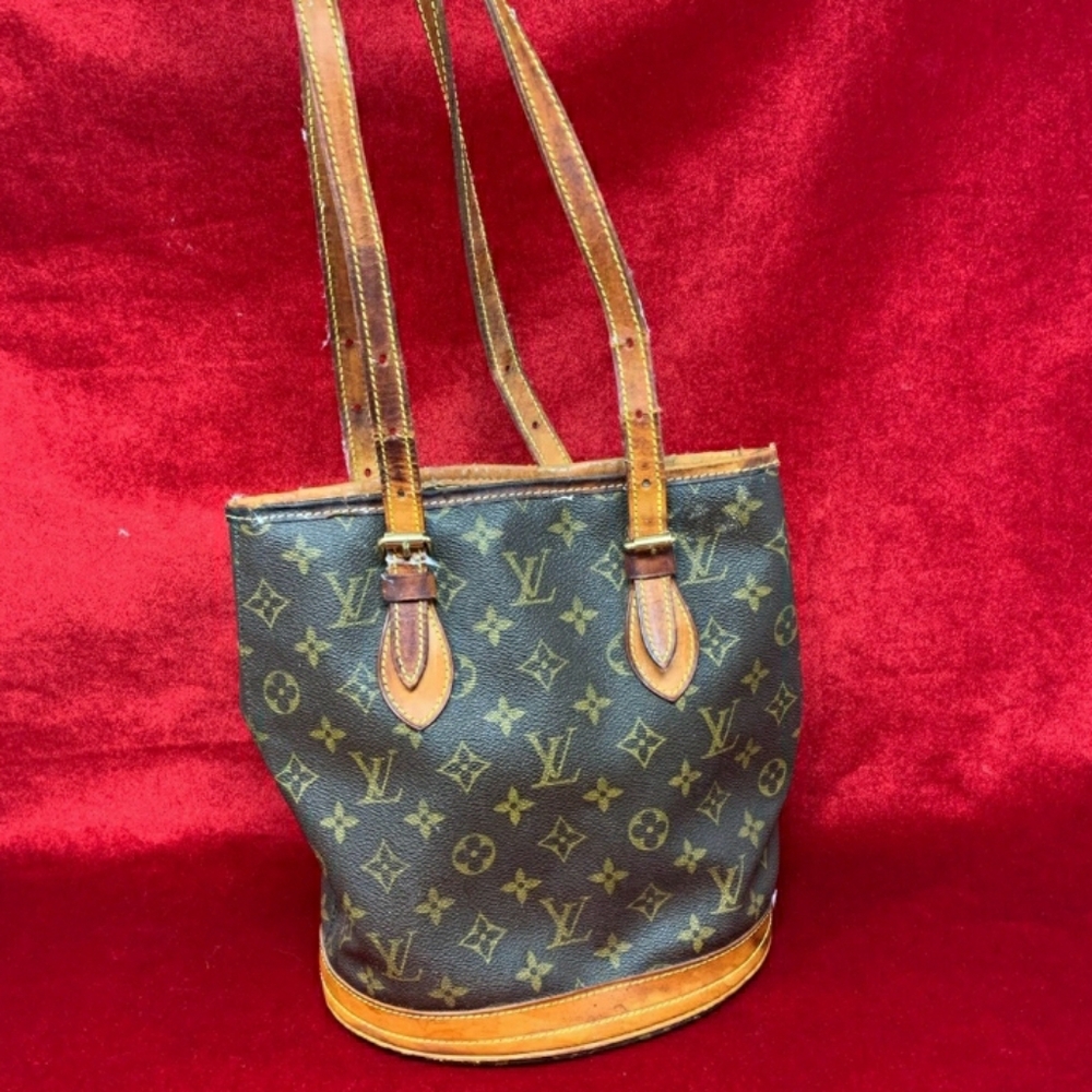 Authentic Louis Vuitton bucket pm bag